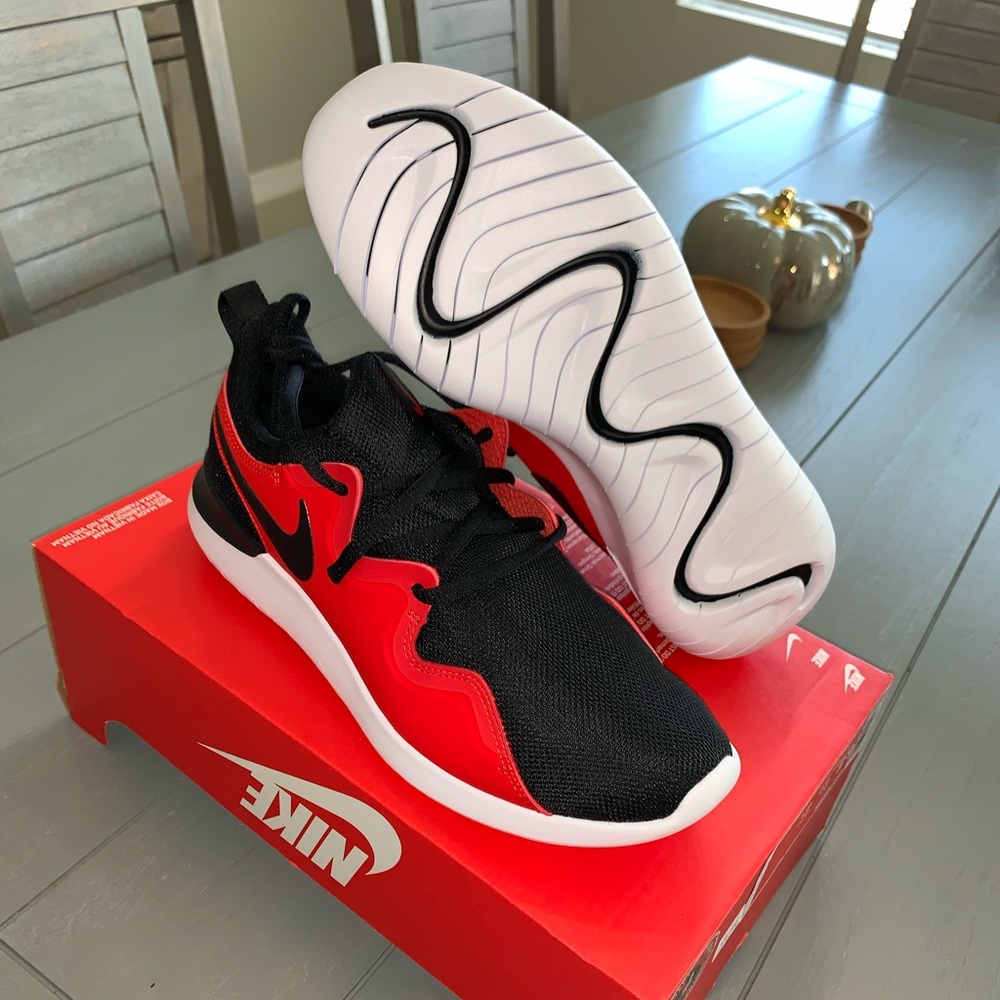 Nike Tessen